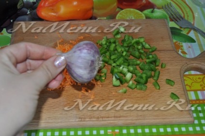 Kvasshenye vinete umplute cu legume pentru iarnă în bănci