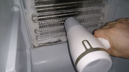 Gheață de pe spatele frigiderului de ce intenția din interior se formează