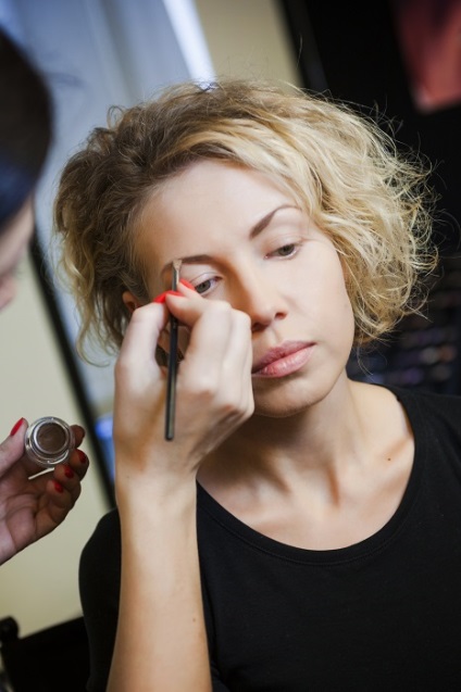 Divat make-up és a dobogó árnyékok metál hatású, szépség bennfentes