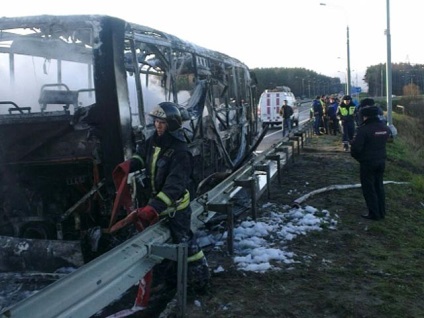 Moscova, știri, pe autostrada Yaroslavl în suburbii, un autobuz ars, a rănit 10 persoane