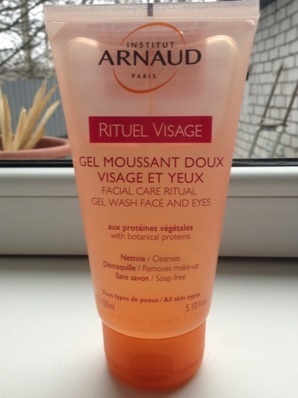 Gel exfoliant moale arnaud doux gommage visage - rezident permanent al rafturilor mele în baie