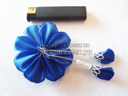 Flori decorative kanzashi pentru hairpins, clasa de master cu o fotografie, pas cu pas