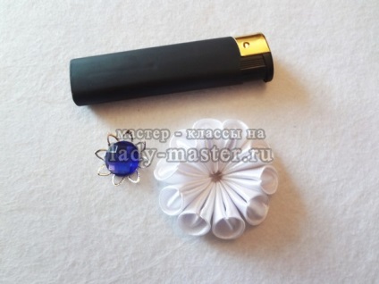 Flori decorative kanzashi pentru hairpins, clasa de master cu o fotografie, pas cu pas