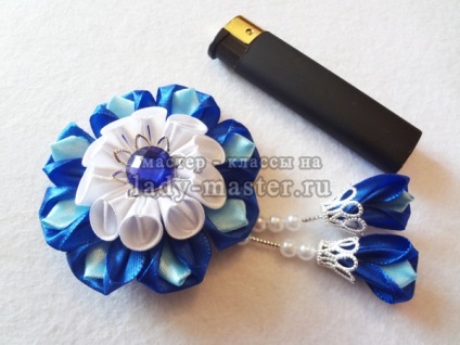 Flori decorative kanzashi pentru hairpins, clasa de master cu o fotografie, pas cu pas