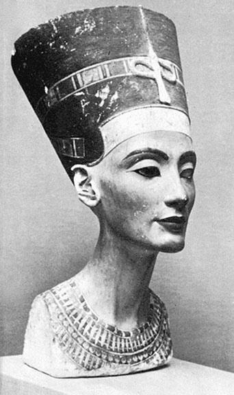Nefertiți, regina Egiptului, este frumoasă și misterioasă