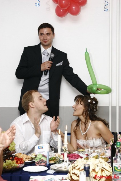 Nici o nuntă în timpul nostru nu se poate face fără un toastmaster (nunta toastmaster)