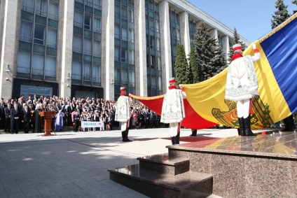 Потрібно знати 10 фактів про молдавський прапор і герб