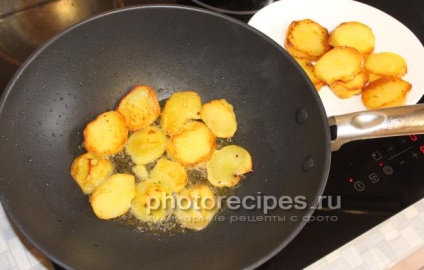 Осетер в духовці з картоплею - фото рецепти