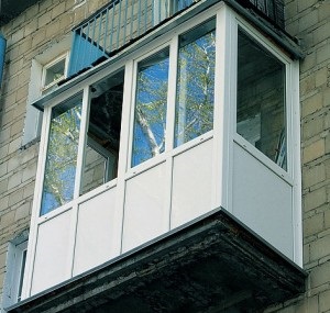 Скління балкона від підлоги до стелі кому підійде