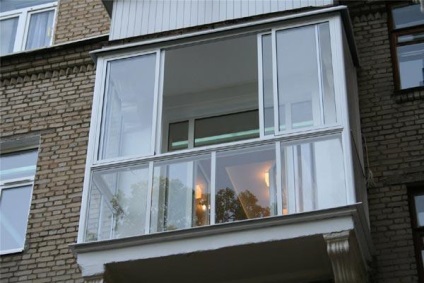 Скління балкона від підлоги до стелі кому підійде