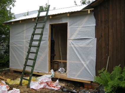 Raportați despre extinderea casei de rame la hambar, case de cadre