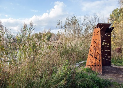 Павільйони зі сталі в парку - оригінальне укриття для любителів живої природи
