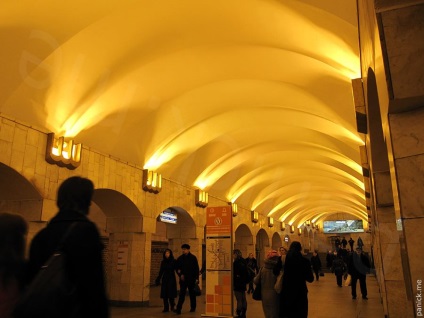 Alexander Nyevszkij tér 2 - A szentpétervári metró