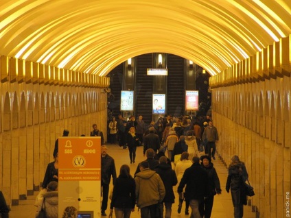 Alexander Nyevszkij tér 2 - A szentpétervári metró