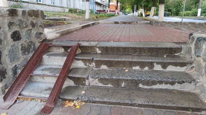 Klinikák és gyógyszertárak és Irpin Büchin letiltott bemeneti korlátozott (fotó)