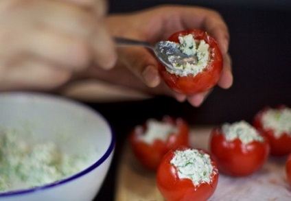 Tomate umplute cu brânză moale și verde - restaurant acasă