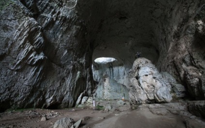 Priviți în ochii lui Dumnezeu - peștera este trecută în Bulgaria (12 fotografii)