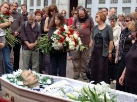 Insemnele și obiceiurile funerare - un mesager magic