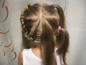 Зачіска для дівчинки ромашка