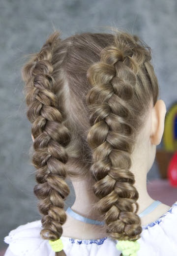 Зачіски з косами на коротке волосся для дівчаток поетапно фото