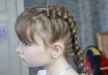 Зачіски з косами на коротке волосся для дівчаток поетапно фото
