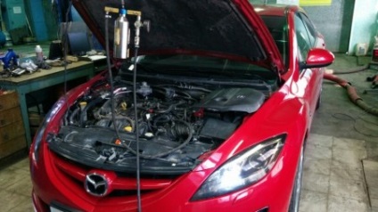 Curățați injectorul din Mazda 3