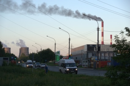 Olvasztott a tűzhely fölött CHP-5 emelkedett sűrű fekete füst - ty Novosibirsk