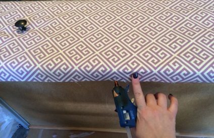 Restaurarea mobilierului cu mâinile proprii piept de sertare, tapițate în țesătură