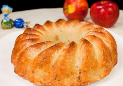 Rețetă pentru o carlotte clasică cu mere în cuptor, producător de paine etc. Foto și video