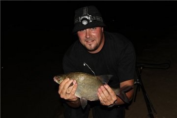 Pescuitul la alimentator noaptea