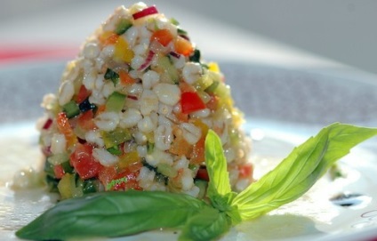 Salate cu orz de perle 5 retete pentru o gustare sanatoasa!