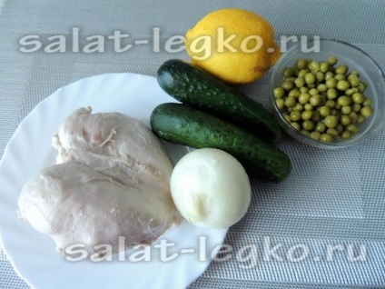 Csirke saláta, uborka, borsó (uborka) Saláta csirke, uborka és paprika