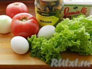 Салат з тунцем, помідорами і кукурудзою - готуємо покроково з фото