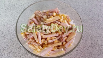 Салат з шинкою кукурудзою і грибами - найпростіші і найпопулярніші продукти рецепт з фото і
