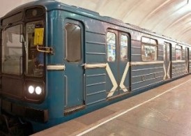 З якою швидкістю їздять потяги в метро