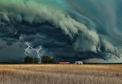 Tornado și diferența de tornadă și total