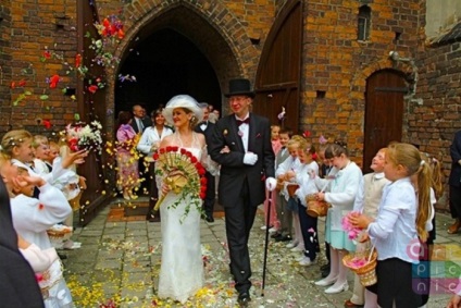 Список самих незвичайних весільних традицій