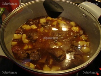 Стіфадо (печеня з яловичини з картоплею по-грецьки)