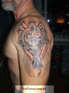 Tattoo cruce cu valoarea dragonului, fotografie, descriere