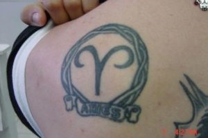 Tattoo arie foto - constelație în tatuaj masculin și feminin, yurets îndrăzneț