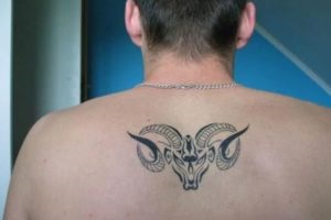 Tattoo arie foto - constelație în tatuaj masculin și feminin, yurtz îndrăzneț