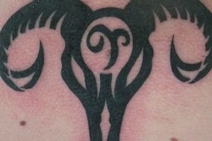 Tattoo arie foto - constelație în tatuaj masculin și feminin, yurtz îndrăzneț