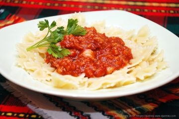 Sos de roșii cu pește - sos delicios dulce și acru pentru paste făinoase cu bucăți de pește