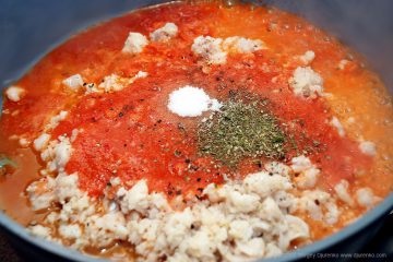 Sos de roșii cu pește - sos delicios dulce și acru pentru paste făinoase cu bucăți de pește