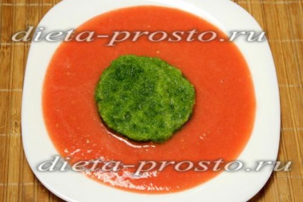 Томатний суп-пюре з огірками і бринзою
