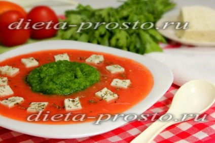 Supă de roșii cu castraveți și brânză