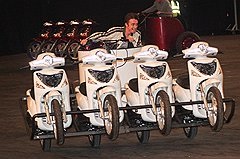 Top Gear az egész világ - Pénz - Kommerszant (a napi posta) Top Gear az egész világ - Pénz - Kommerszant