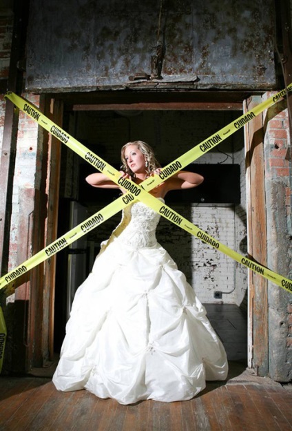 Coș de gunoi moartea rochiei de mireasa (revista online etoday)