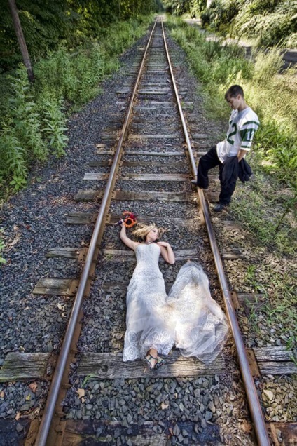 Coș de gunoi moartea rochiei de mireasa (revista online etoday)