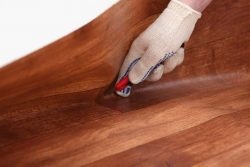 Plasarea linoleum cu propriile mâini pas cu pas instruire cu privire la modul de a pune linoleum pe lemn și beton